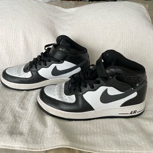Men’s Nike Air Force 1 Mid Black and White Size 10